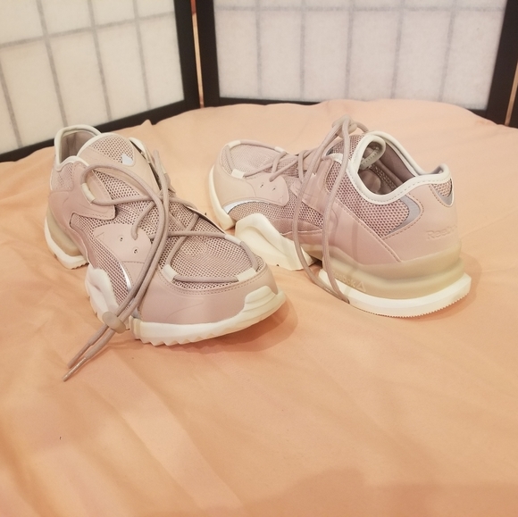 Reebok Unisex Tennis shoes women(101/2)- Men(81/2) - Picture 4 of 7